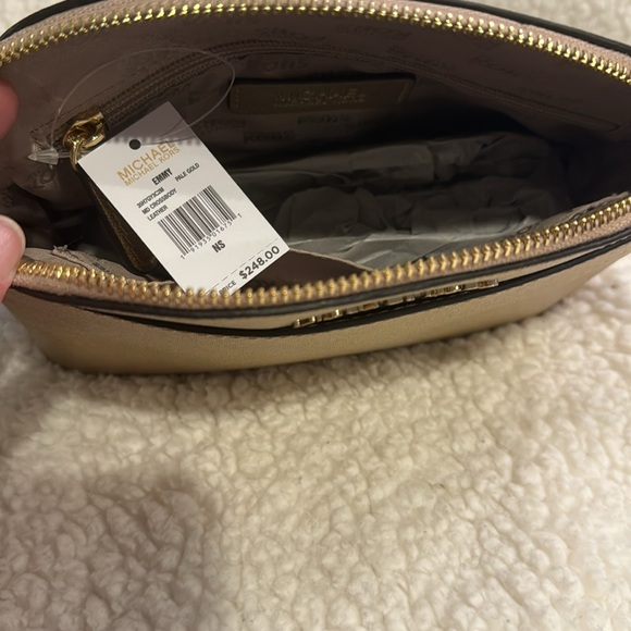 Michael Kors EMMY crossbody - Picture 4 of 8